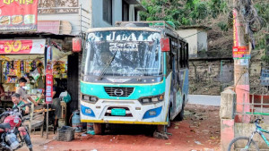 চাঁদা দাবির অভিযোগে তিন দিন ধরে বন্ধ বান্দরবান-থানচি বাস চলাচল