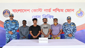 সুন্দরবনে ডাকাতদের কবল থেকে ৪ জেলেকে উদ্ধার