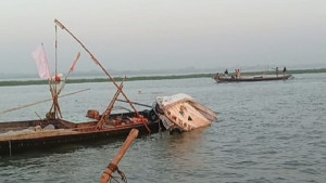 মেঘনায় জেলেদের ধাওয়ায় ডুবল নৌ-পুলিশের স্পিডবোট, নিখোঁজ শটগান