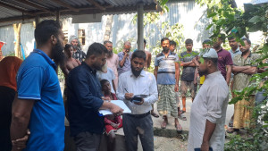 সাঁথিয়ায় ১৩৪ বস্তা সার উদ্ধার, ব্যবসায়ীকে জরিমানা
