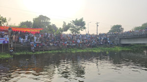 সাঁথিয়ায় অনুষ্ঠিত হলো ঐতিহ্যবাহী নৌকা বাইচ প্রতিযোগিতা
