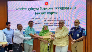 বান্দরবানের ৩৩ পূজামণ্ডপে ২৫ লাখ টাকা অনুদান