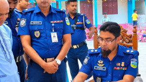 নেত্রকোনার মদনে মণ্ডপে মণ্ডপে পুলিশ সুপার তরিকুল ইসলাম
