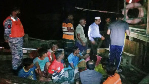 তজুমদ্দিনে নদীতে মাছ শিকার: ৯ জেলে আটক, ৩ ট্রলার জব্দ