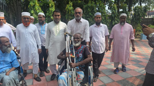 কিশোরগঞ্জে জেলা পরিষদের উদ্যোগে হুইল চেয়ার বিতরণ