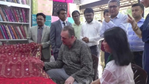 সোনারগাঁয়ের পানাম নগরী ও জামদানি পল্লী ঘুরে দেখলেন মার্কিন রাষ্ট্রদূত