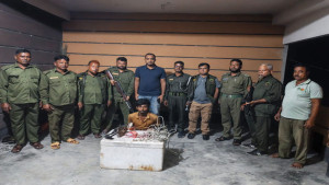 সুন্দরবনে হরিণের খণ্ডিত মাথাসহ শিকারি আটক
