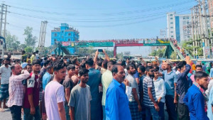 অটোরিকশাচালকদের অবরোধে অচল ঢাকা-টাঙ্গাইল মহাসড়ক