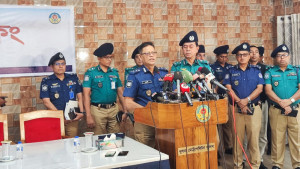 পুলিশ বল প্রয়োগ করলে ফ্যাসিবাদী, না করলে দুর্বল