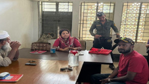 বিদ্যালয়ে নেই শিক্ষক-শিক্ষার্থী কেউ, প্রতিবেশীর কাছে চাবি!