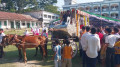 ঘোড়ার গাড়িতে শিক্ষকের রাজকীয় বিদায়