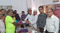 পাবনায় শতাধিক দুস্থ সনাতন ধর্মাবলম্বীকে পূজার বস্ত্র উপহার