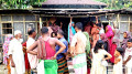 নারীর কান থেকে স্বর্ণের দুল নিয়ে উধাও প্রতারক চক্র