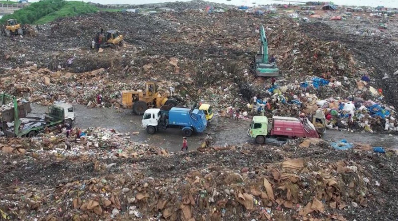 মেয়াদোত্তীর্ণ ল্যান্ডফিলে পাহাড়সম বর্জ্য