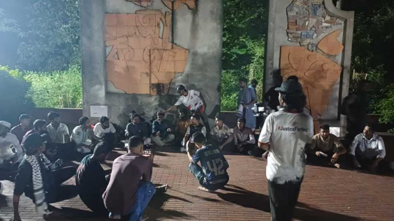 কুবিতে ইনকিলাব মঞ্চের ‘মার্চ ফর ইনসাফ’, হাদি-শাকিল হত্যার বিচার দাবি