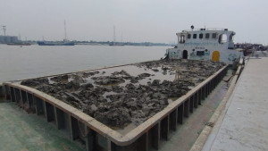 হাওর থেকে মাটি কেটে ঢাকায় পাচার, জরিমানা