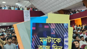 শিবিরের নবীন বরণে গোলাম আযমের বই উপহার দেওয়া নিয়ে বিতর্ক