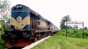 এক মাস পর থেকে রাবি স্টেশনে যাত্রা বিরতি দিবে দুইটি ট্রেন; রাকসু জিএস