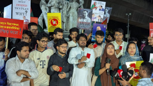 শিক্ষক নিয়োগে দলীয়করণের অভিযোগে সরকারকে ‘লাল কার্ড’ প্রদর্শন