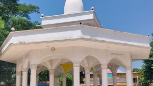 কালের সাক্ষী রাধামাধব আখড়া মন্দির