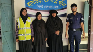 আখাউড়া রেলওয়ে স্টেশন থেকে দুই নারী গ্রেপ্তার