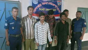 আখাউড়া রেলস্টেশনে প্রকাশ্যে গাঁজা সেবন, ৫ যুবকের কারাদণ্ড