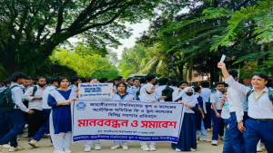 'সুযোগ-সুবিধা শূন্য, ফি আদায় দ্বিগুণ': জাবি স্কুল ও কলেজে শিক্ষার্থীদের বিক্ষোভ
