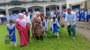 হোসেনপুরে ডেঙ্গু প্রতিরোধ ও পরিচ্ছন্নতা অভিযান অনুষ্ঠিত