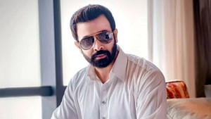 সামনে টানা শুটিং: এবার দেশে ফিরলেন শাকিব খান