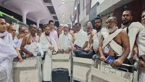 লুৎফুজ্জামান বাবরের অর্থায়নে ওমরাহে গেলেন ৪৭ নেতাকর্মী