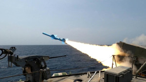হরমুজে পাল্টাপাল্টি হামলা, চরমে যুক্তরাষ্ট্র-ইরান উত্তেজনা