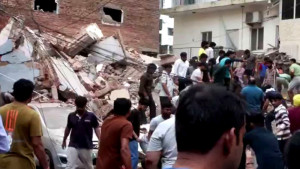 দিল্লিতে বহুতল ভবন ধস, আটকা পড়ার শঙ্কা