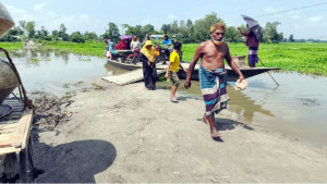 সেতুর অভাবে দুই জেলার মানুষের চরম দূর্ভোগ