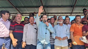 দুটি বাস পুড়িয়ে জনগণকে ভয় দেখানো যাবে না : তথ্য প্রতিমন্ত্রী