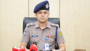 ভুয়া অডিওতে পুলিশ কর্মকর্তাকে ফাঁসানোর অভিযোগ