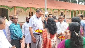 দিনাজপুরের কান্তনগর মন্দির ঘুরে দেখলেন মার্কিন রাষ্ট্রদূত