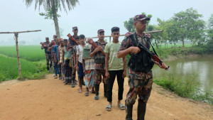 বিরামপুর সীমান্তে পুশইনচোষ্টা বিএসএফের, বাধা বিজিবি-গ্রামবাসীর