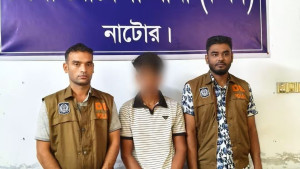 নাটোরে ৩ কেজি গাঁজাসহ তরুণ মাদক কারবারি গ্রেপ্তার