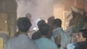 রিয়াজউদ্দিন বাজারে আগুন, মার্কেটে আটকা পড়ার শঙ্কা