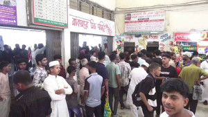 যুবদল নেতার ফোন রিসিভ না করায় ট্রেনের কাউন্টারের স্টাফদের মারধোর