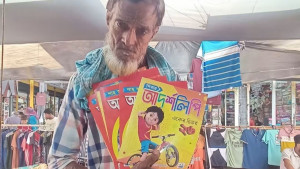 ‘আদর্শ লিপি’ হাতে বোবা ছাত্তারের নিরব জীবনসংগ্রাম
