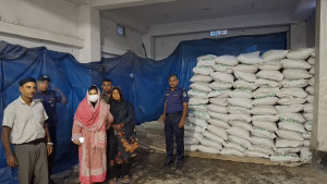 জীবননগরে ৪০৩ বস্তা সরকারি ড্যাপ সার জব্দ