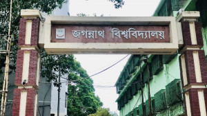 জবির ছাত্রী মেসে র‍্যাব পরিচয়ে অপহরণের চেষ্টা