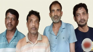 বার্গার খোর’ রেস্টুরেন্টে অভিযান, ১৩৭ পিস ইয়াবাসহ আটক ৪