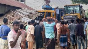 পাটগ্রামে ট্রাক-ইজিবাইক সংঘর্ষে প্রাণ গেল তিনজনের