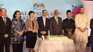 বাংলাদেশি কর্মীদের স্বার্থে মালয়েশিয়ার সহযোগিতা চান মন্ত্রী
