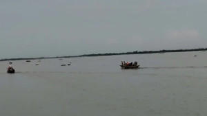 মেঘনায় ট্রলারডুবি: নিহত ১, নিখোঁজ একই পরিবারের ৪ জন