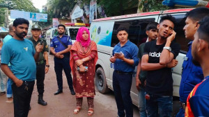 স্কুলের পাশে অ্যাম্বুলেন্সে পার্কিং, চার ড্রাইভারকে জরিমানা