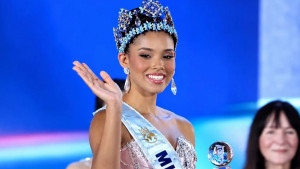বিশ্ব সুন্দরীর মুকুট উঠল জোহেইরির মাথায়