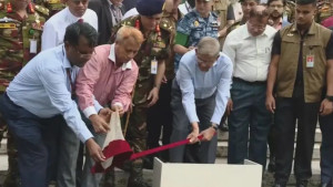 বঙ্গভবনের সিংহ পুকুরে মাছ ছাড়লেন রাষ্ট্রপতি